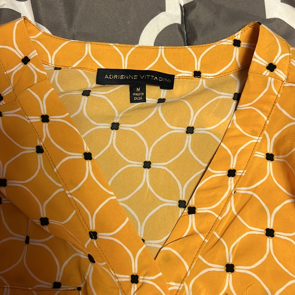 Adrienne Vittadini Yellow Shirt - Picture 3 of 3